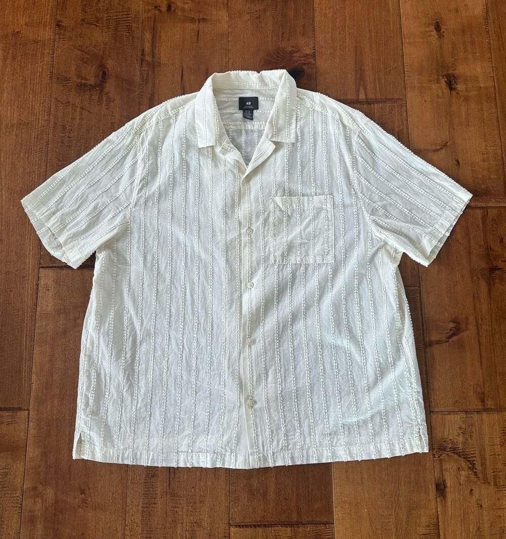 H&M Men's Regular Fit Textured Striped Short Sleeve Button-Up Shirt